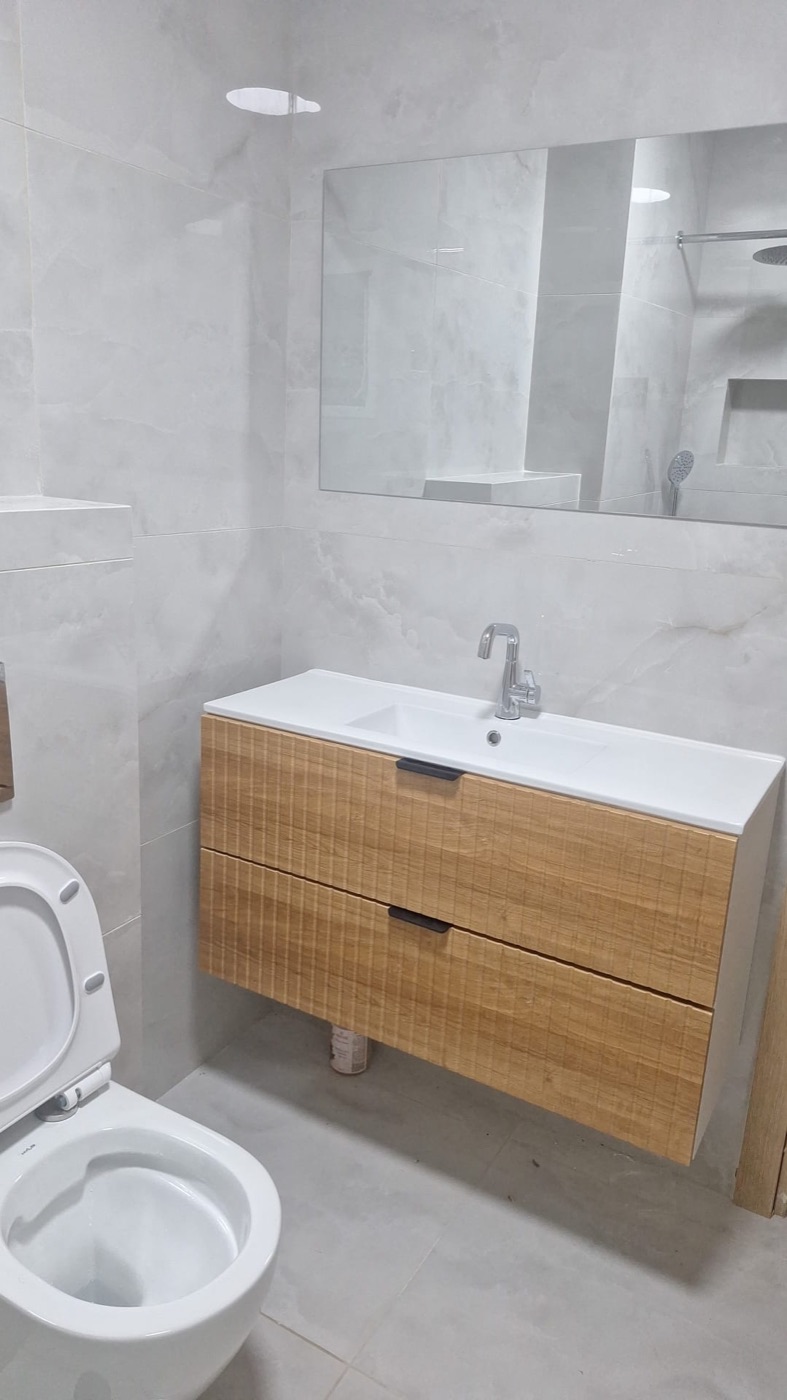 אחרי: חדר רחצה משופץ וגמור